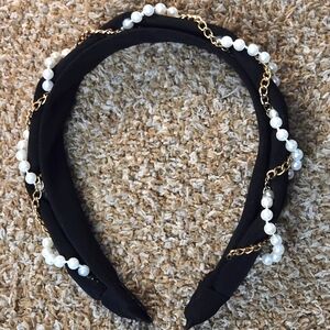 NWOT Headband with faux pearls & chain